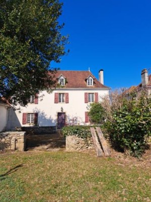 entrée de la maison Lou Seignou, maison de maître béarnaise du dix-huitième siècle